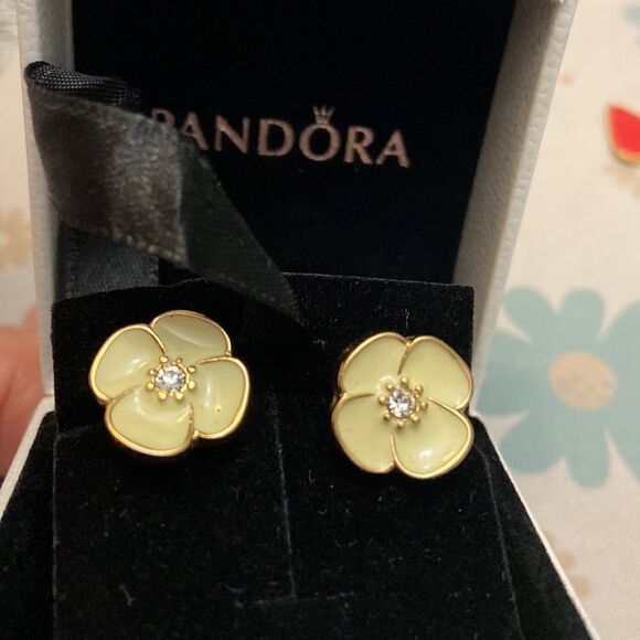 Pandora flower earrings original box - Picture 3 of 4